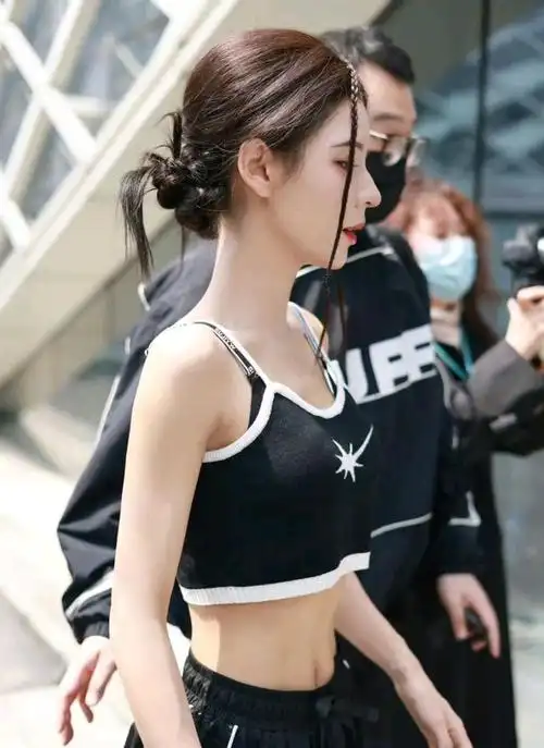 3月24日,张予曦,瘦到胸骨凸起!|腹肌|王思聪|马甲线|好身材_网易订阅