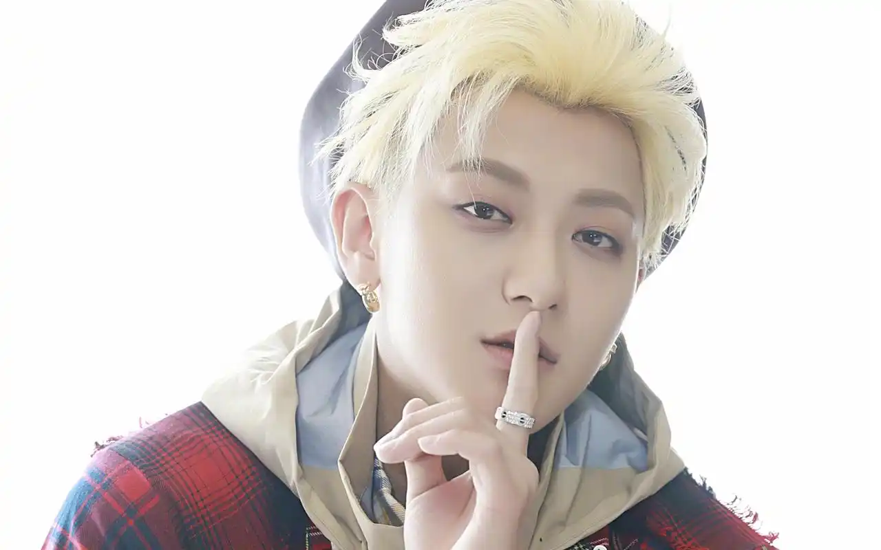 黄子韬最新帅气图片桌面壁纸