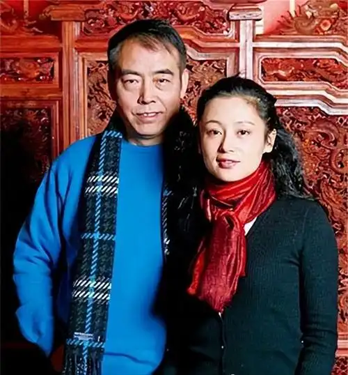 他的两段婚姻,都与当时自身的发展息息相关,当陈凯歌事业达到高峰