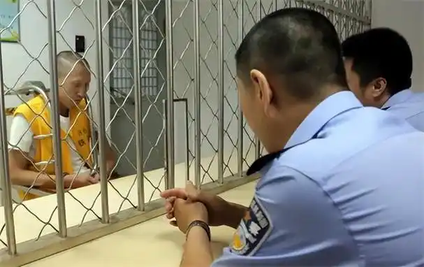 自称是湖南岳阳人的小偷卫求,却从来不吃米饭和辣椒,只以面食作为主食