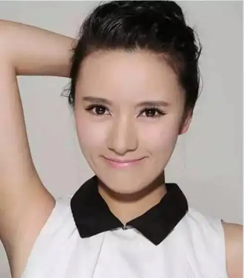 07年,正在中戏读书的陈晓与安徽老乡,歌手许嵩的表妹余征瑶相恋,期间