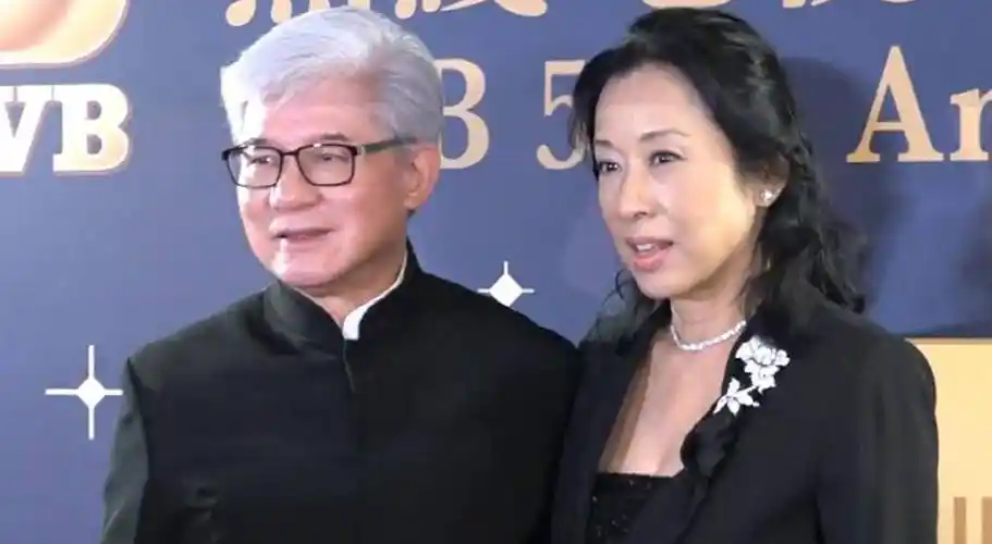 朱玲玲不顾继子反对,坚持与罗康瑞领证,今男方才74岁就满头白发_罗家