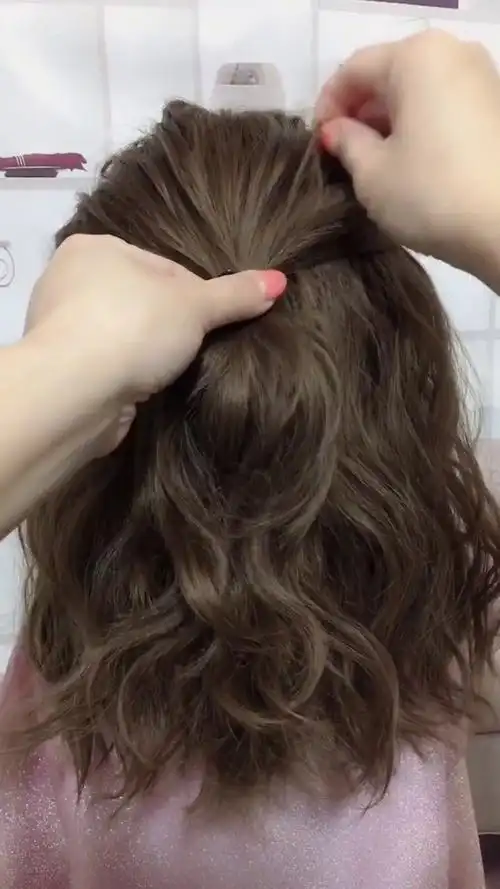 中短发烫发怎么扎好看