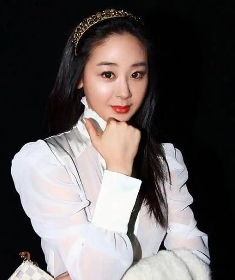 说起韩国女明星咸素媛,大家都知道她有一个小18岁的中国老公.