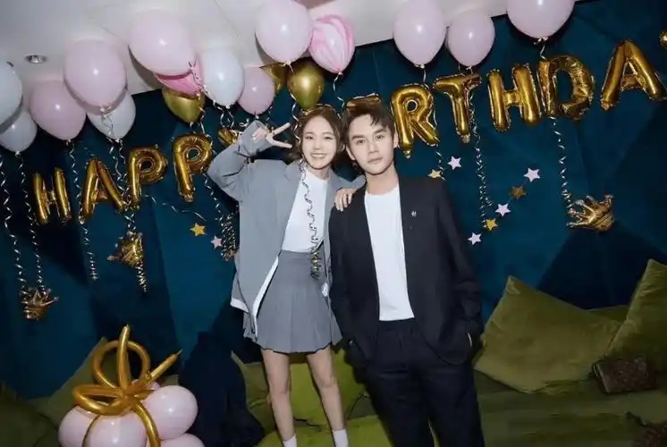 张佳宁出演成龙电影女主!王凯成"宣传主理人",被夸可爱的老板