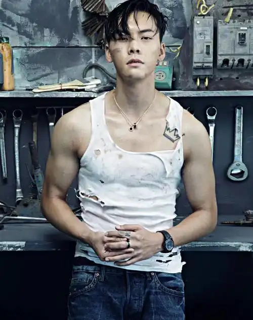 陈伟霆这张荷尔蒙溢出屏幕##陈伟霆腹肌给我摸摸