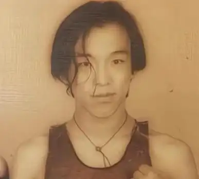 摸爬滚打好几年才渐渐崭露头角,大家注意黄渤的时候,他长得就不帅,他