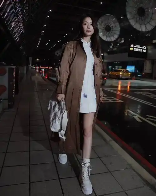 林心如暴瘦变样,现身巴黎演绎新中式优雅,大长腿又靓又好看|包包|街拍