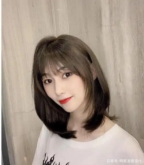 30至40岁女生发型就剪这几款碎发发型,让你不年轻10岁都难,时髦