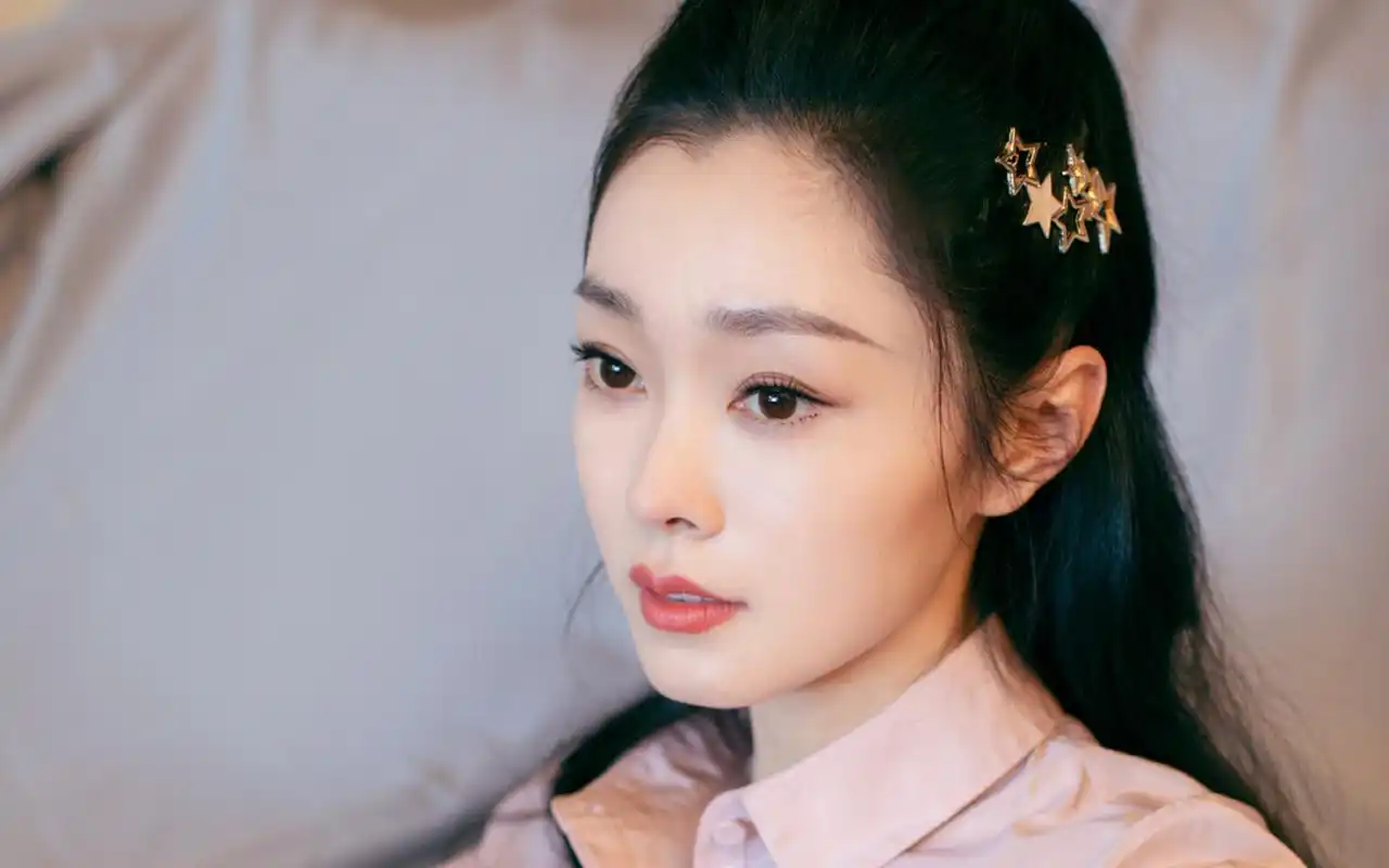 宋轶甜美养眼写真桌面壁纸