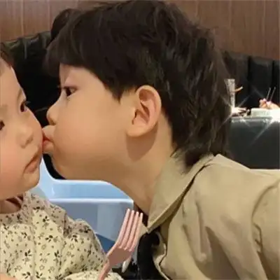 精选优质好看的超可爱萌娃情头 2022很流行的情侣头像一男一女_情侣