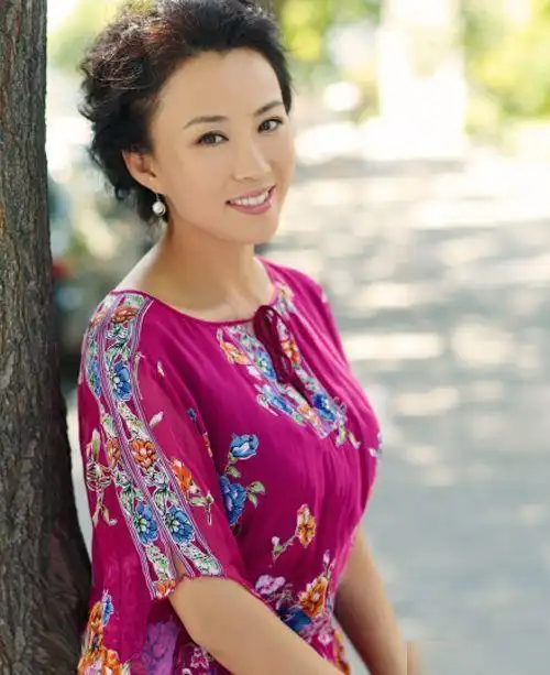 马丽比老公大十一岁,被老公宠成了公主,现在,她已经升级当妈了