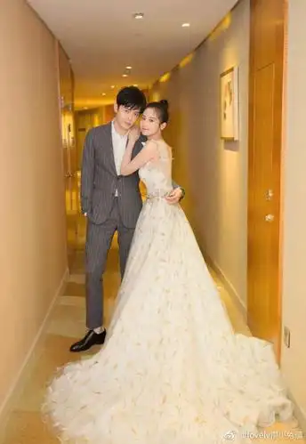 颖儿过生日付辛博与小月亮庆生生日蛋糕上的九个字令人羡慕