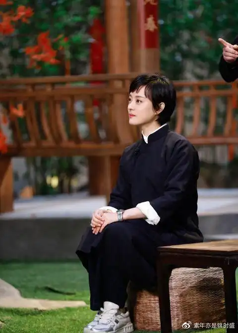 孙俪穿复古旗袍演读萧红作品 眼神灵动悠远表现力超强