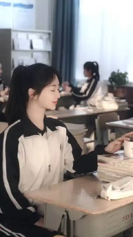 杨紫一眼万年##杨紫校服回眸