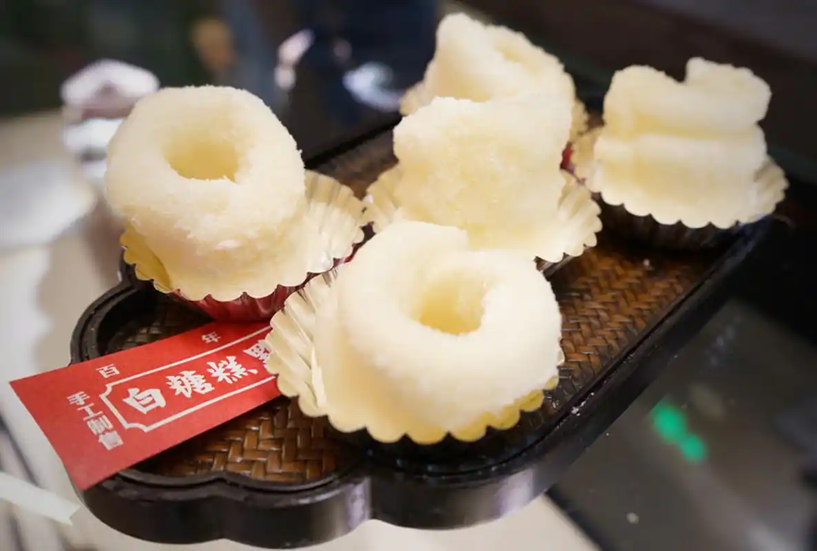 【南昌白糖糕】  南昌白糖糕是一种流行于南昌当地民间的传统糕类小吃