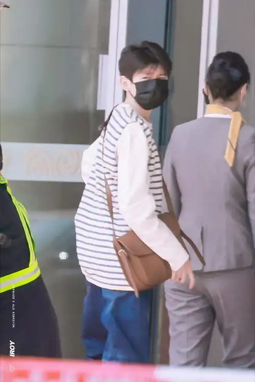 王源出发巅峰盛典##王源机场