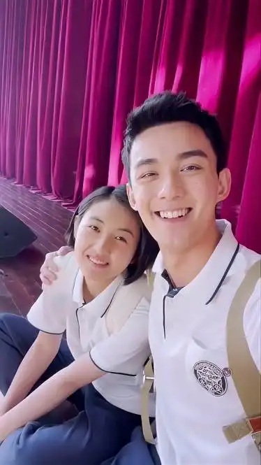 吴磊:给大家介绍下,这是我的女朋友