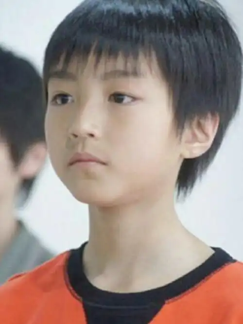 蔡徐坤童年照,王俊凯童年照,欧阳娜娜童年照,看见他:完美逆袭