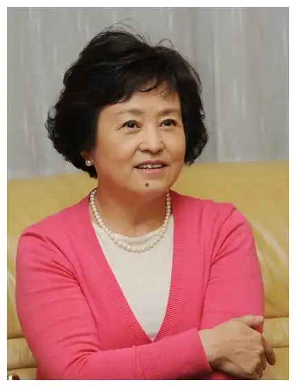 朱明瑛和前夫,也是青梅竹马,离异39年后的她,晚年生