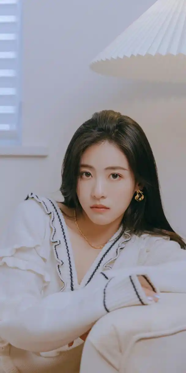 孙芮白色唯美小清新私服写真壁纸图集