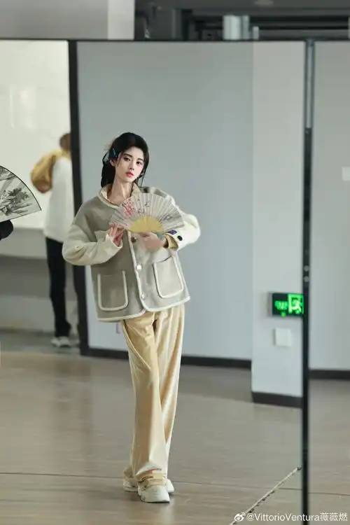 一曲《游山恋》婉转余韵不绝  鞠式穿搭甜or盐随意切换～    鞠婧祎