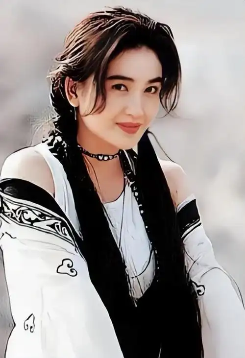 "最美妲己"温碧霞:17岁为艺术献身引争议,34岁嫁入"豪门"