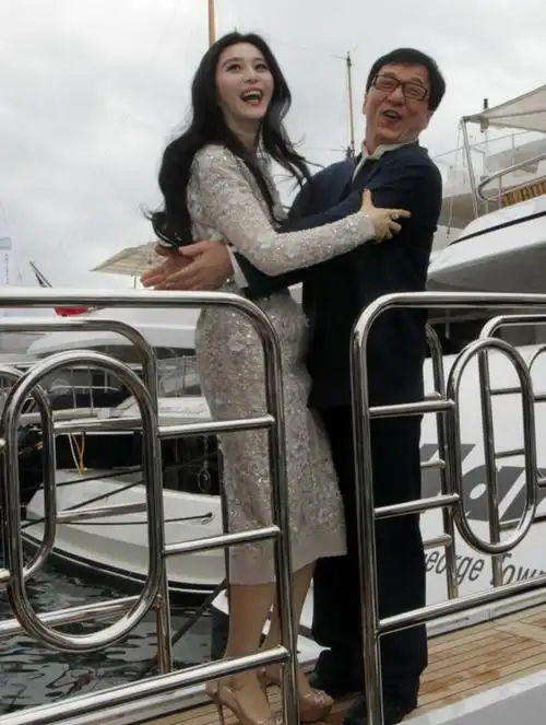 范冰冰成龙戛纳国际电影节海滩欢乐嬉戏照