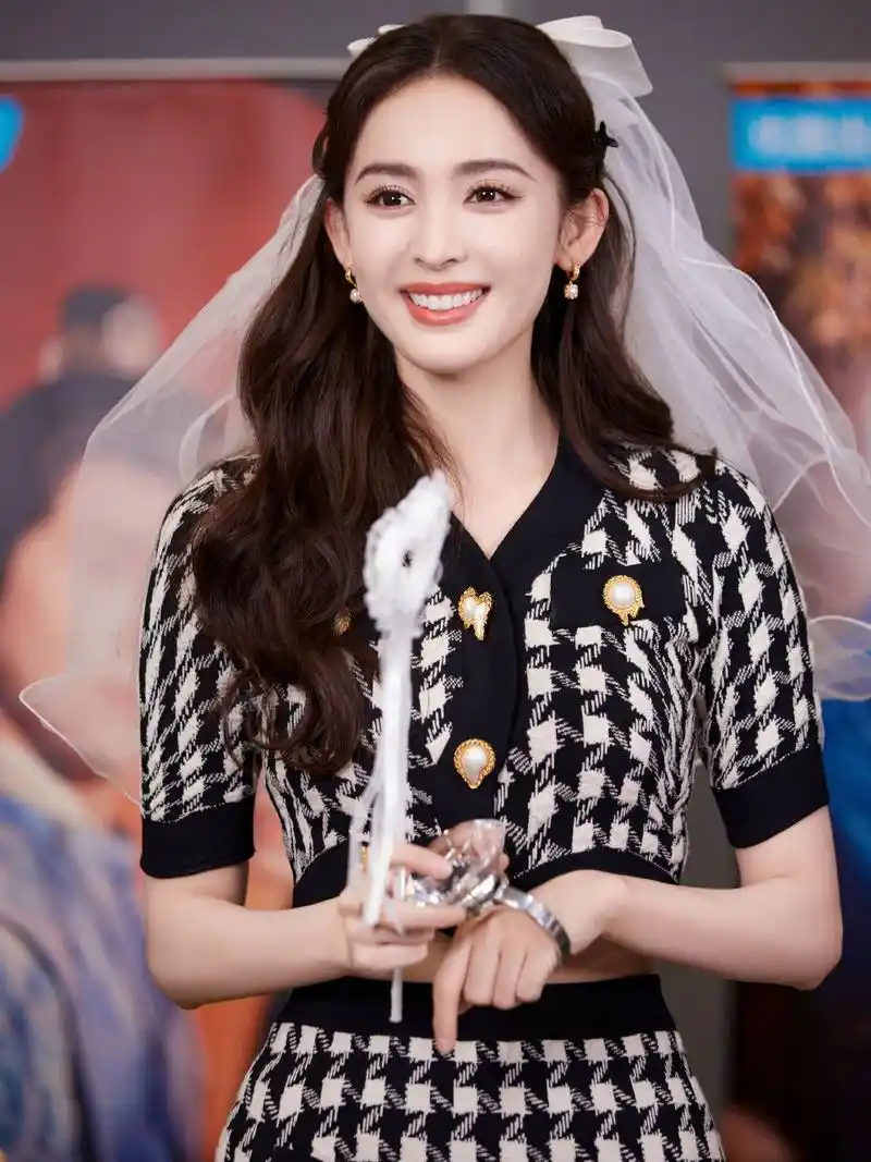 古力娜扎高清壁纸头像(五十九)[庆祝]