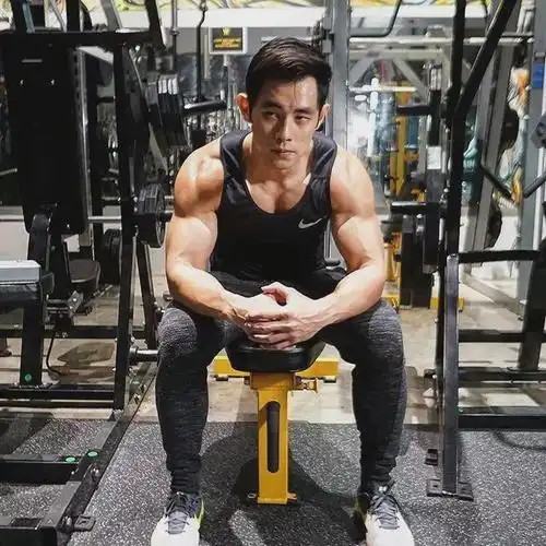 周杰伦最新肌肉照曝光八块腹肌炸裂身材赶超彭于晏