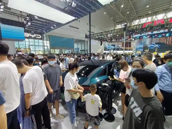 武汉车展比亚迪现在火爆
