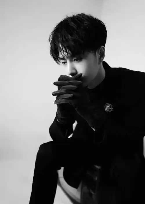 0,王一博秒变财阀-第7张图片-阳光华业