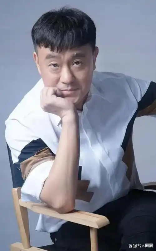 中国电视剧飞天奖优秀男演员奖等多项奖项,现为国家一级演员