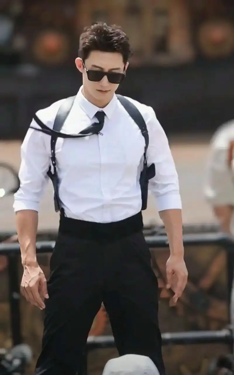 他这是想迷死谁#黄景瑜 #这谁顶得住啊 - 抖音