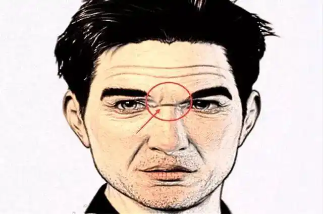 七,山根折断的男人山根位于两眼之间,为鼻梁的根部,上承印堂下连厄疾