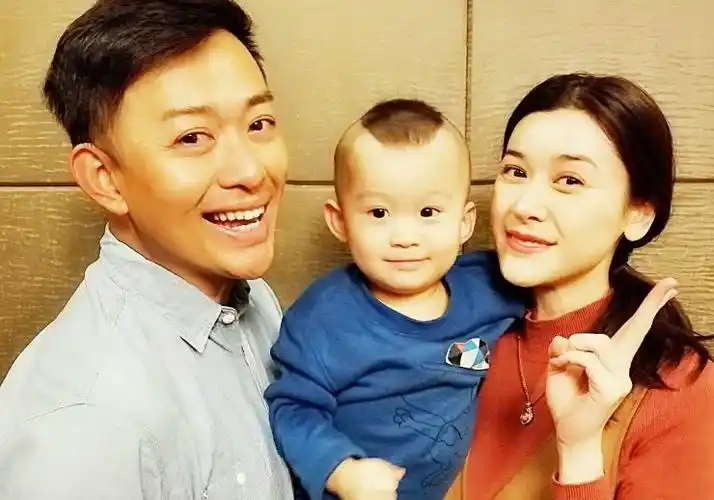 一婚娶舞蹈老师,二婚娶小12岁演员甄锡,45岁幸福成这样?