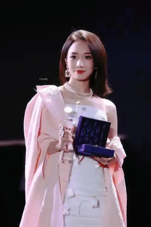 孟美岐超话#孟美岐亚洲音乐盛典#被孟美岐钓是一件很容易的事情00