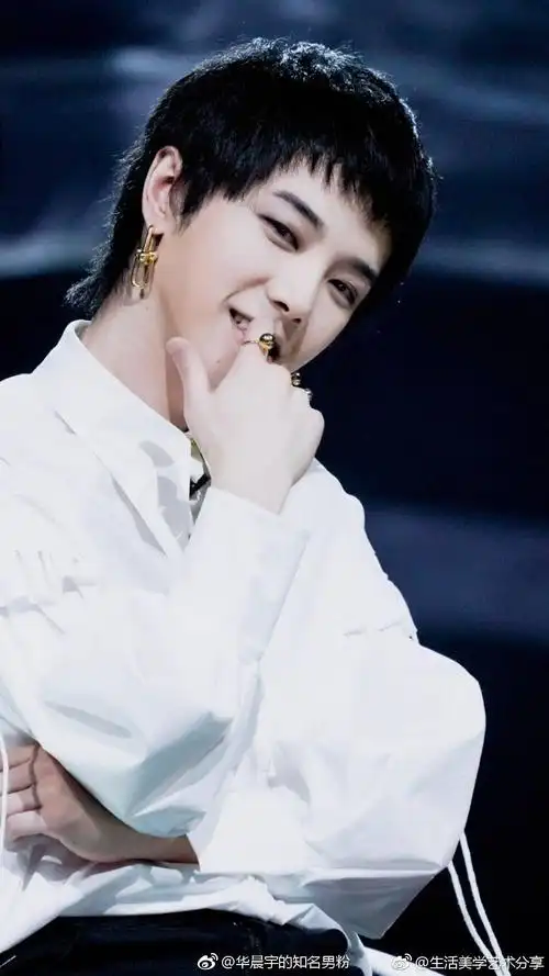 不会彩虹屁,就是觉得他笑起来好好看(华晨宇 多图)