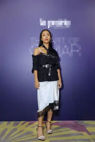 吉克隽逸出席活动被老外目不转睛的盯上了