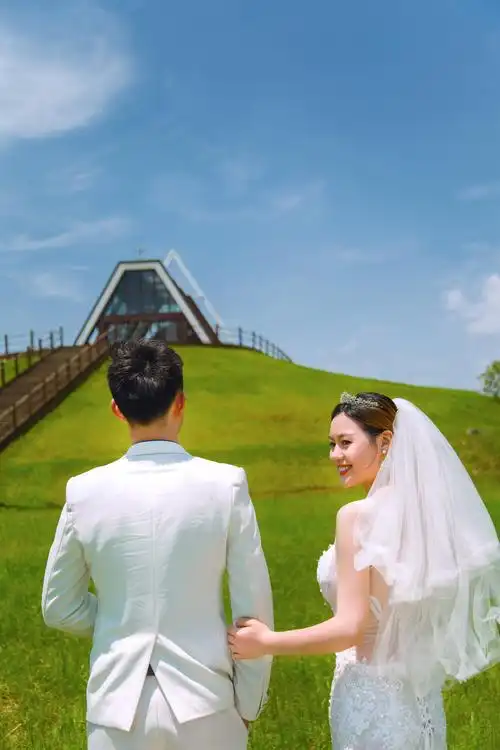 大山色影的婚纱摄影作品《外景》