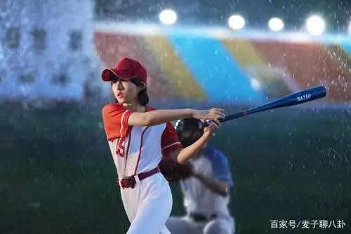 张子枫录毕业视频,连换好几个造型,满满的青葱少年感