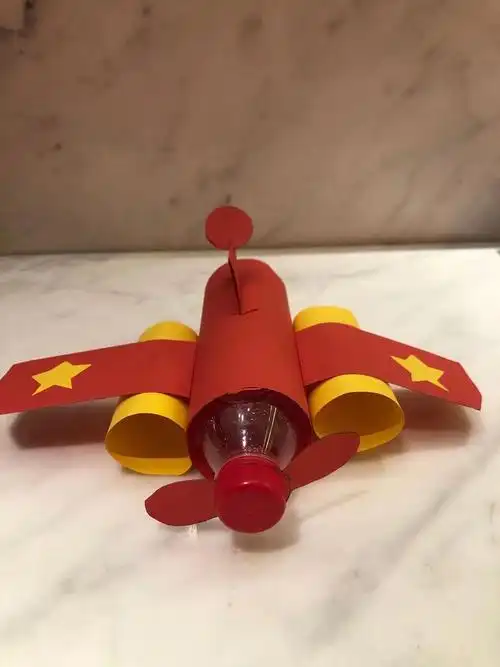 28号作品 李毅凡《小飞机》