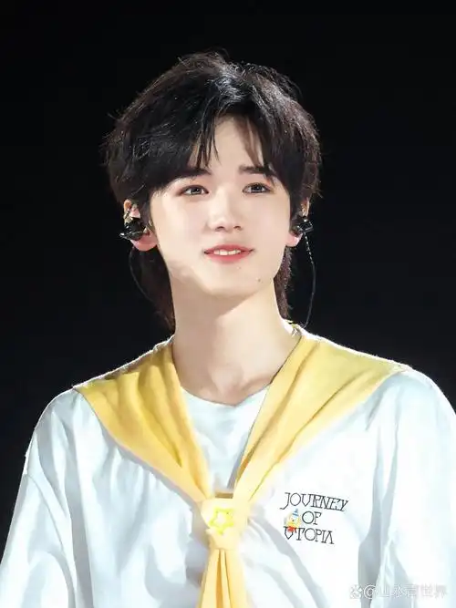 宋亚轩丨这宝宝很可爱,但是他哭了 有一个镜头就是转身擦眼泪的,或许