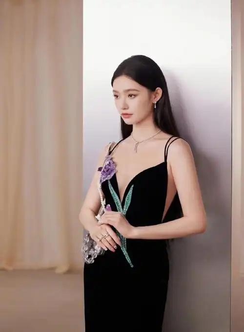 晚霞下的林允也太美了##荣耀钱包折叠屏##荣耀vpurse