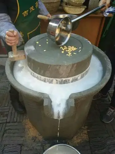 界首青石磨盘米浆豆浆芝麻糊磨章丘石磨厂家