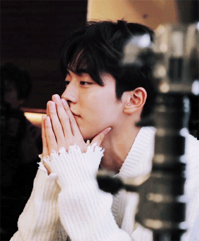 南柱赫开心双手合十帅气gif动图_动态图_表情包下载_soogif