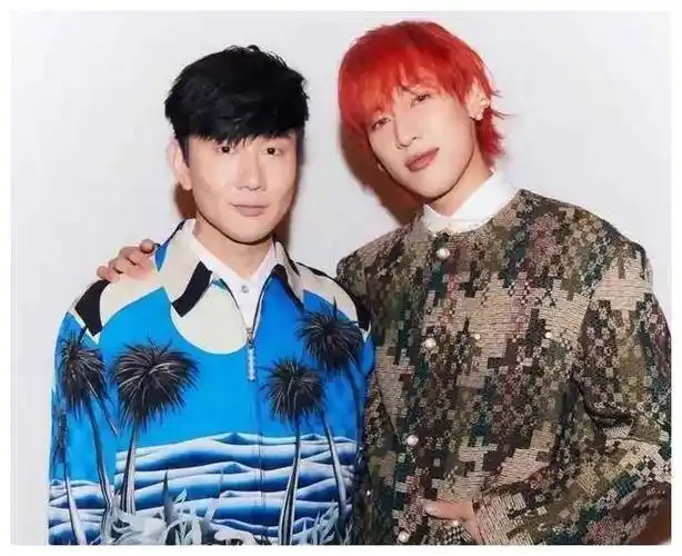 周杰伦与林俊杰:颜值与颠峰 绚丽差距!_保养_皮相_岁月