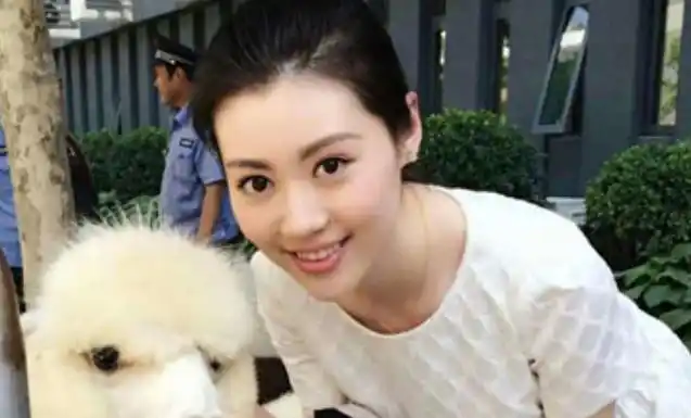 中,年纪虽小但戏龄已经十几年的张妍,在面对首次触电的袖珍演员朱洁时