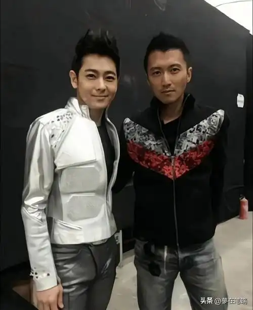 5的谢霆锋站在身高163的大s旁边,他才显得很高大