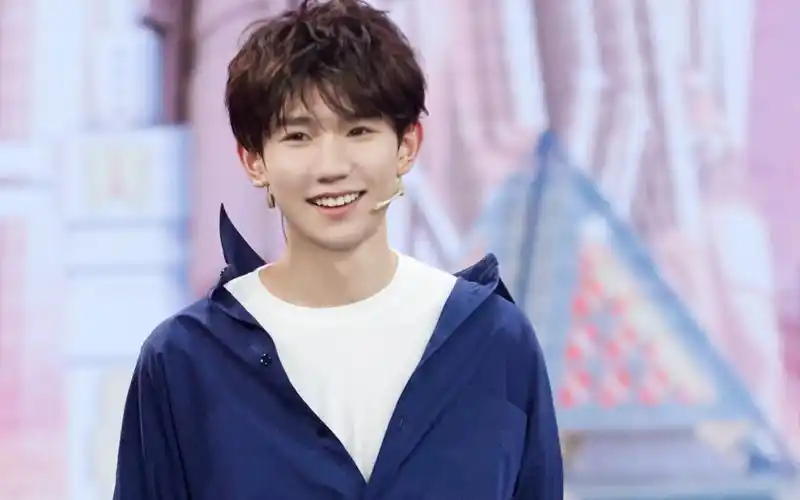 王源,小鲜肉,大陆男明星大陆明星:王源帅气图片高清桌面电脑壁纸